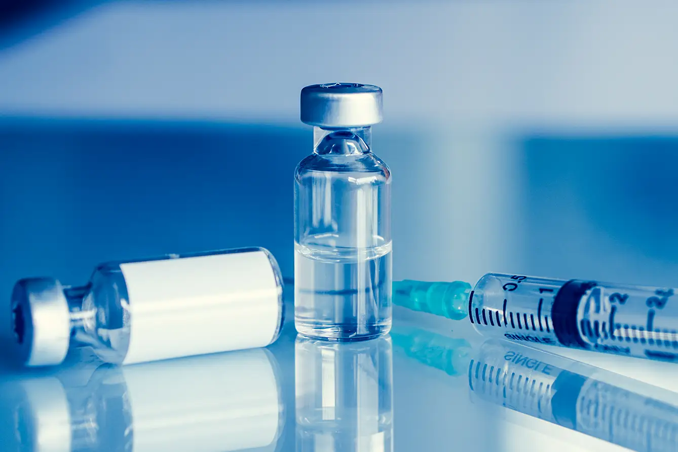 Spritze und Wirkstoff für Impfungen